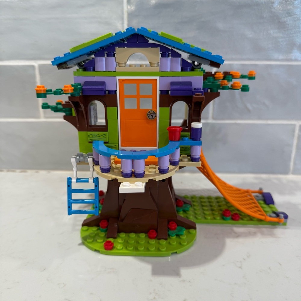 LEGO FRIENDS Mia’s Tree House 41335 RETIRED 2018 Release
